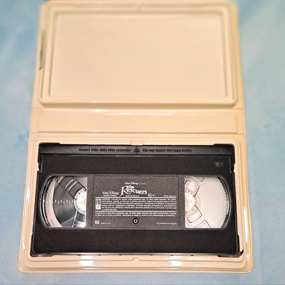 Vintage 90's Diamond Disney Classics THE RESCUERS clamshell VHS EUC - Picture 5 of 6